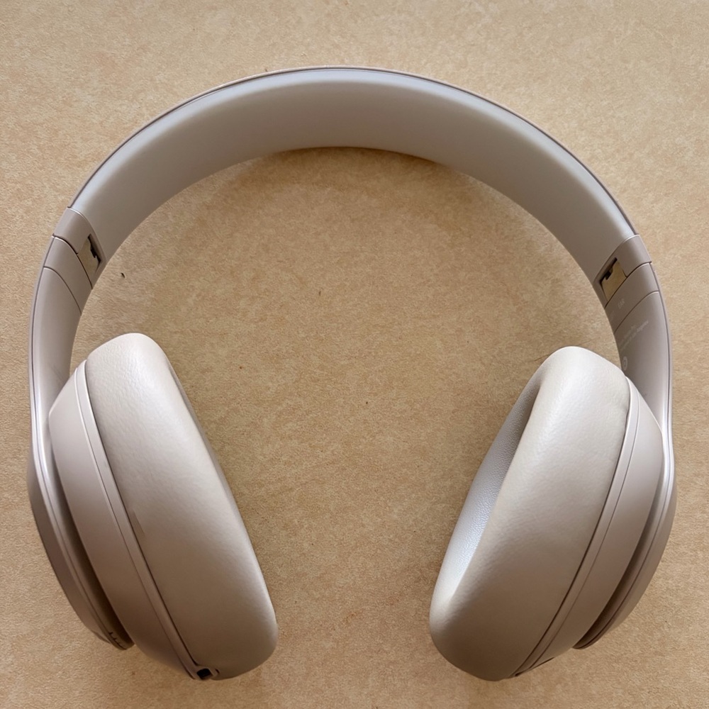 Beats Studio Pro Wireless Headphones - Cream